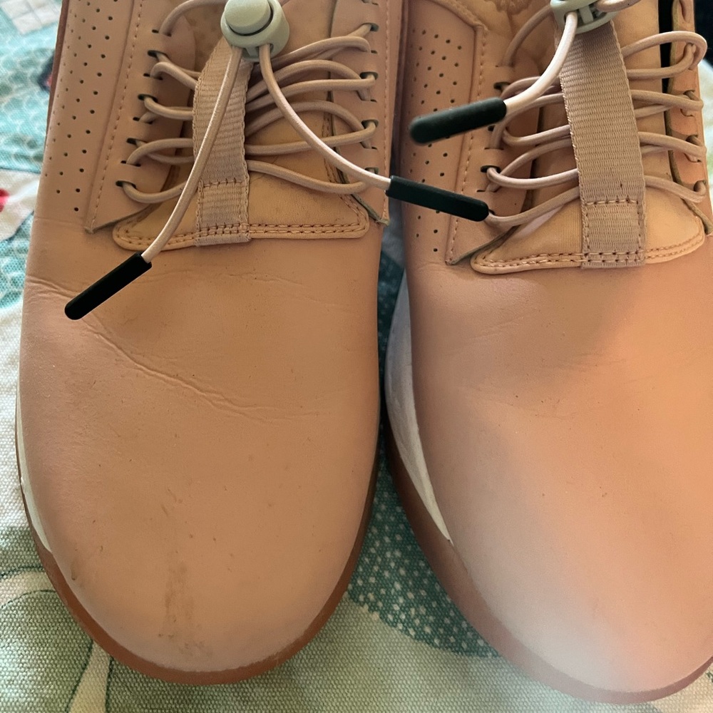 Clove shoes
